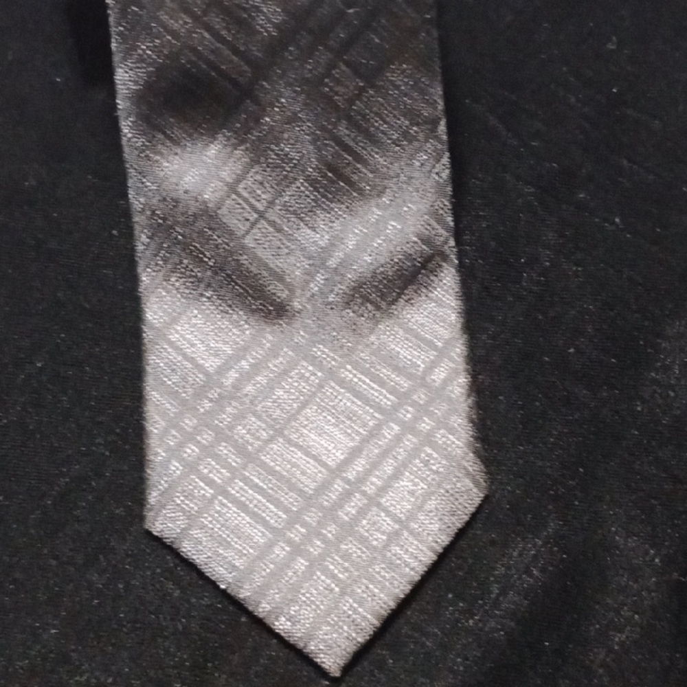 Elegant Gray Plaid Men's Tie